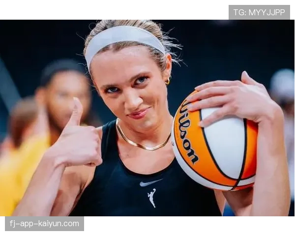 WNBA新科状元凯特琳·克拉克完成职业首秀,斩获25分8助攻